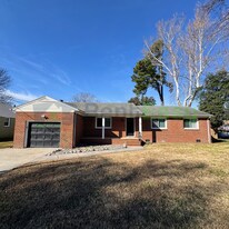 108 Howard Rd in Chesapeake, VA - Building Photo