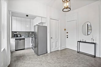 257 W 19th St in New York, NY - Building Photo - Building Photo