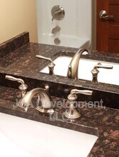 206 E 4th St in Waterloo, IA - Building Photo - Building Photo