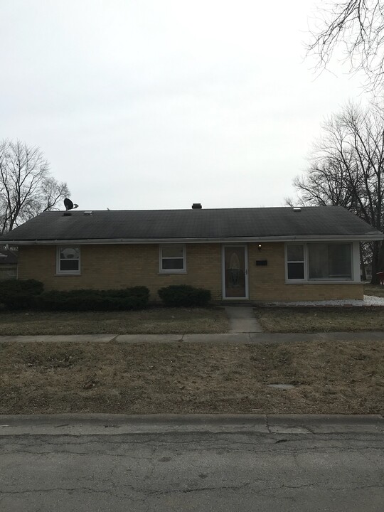 3001 Wallace Ave in Steger, IL - Building Photo