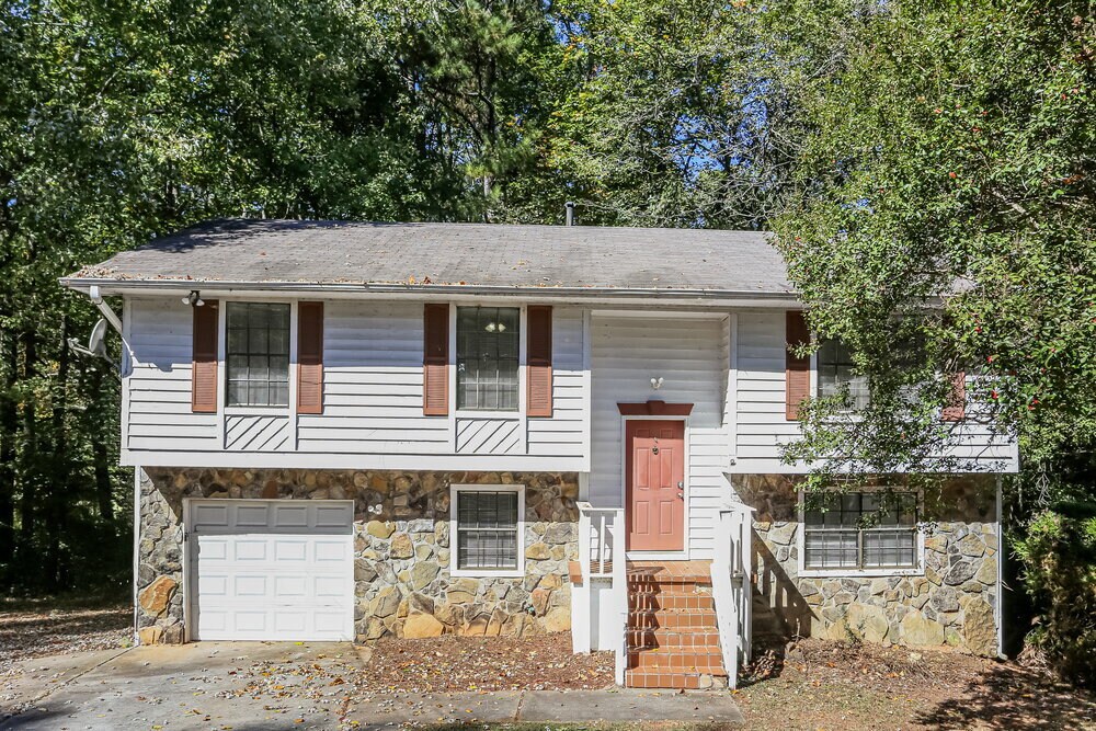 1352 Buttercup Ct in Lawrenceville, GA - Building Photo