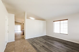 2829 W Grenadine Rd in Phoenix, AZ - Foto de edificio - Building Photo