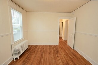 146 Division St, Unit 1st FL in Ansonia, CT - Foto de edificio - Building Photo