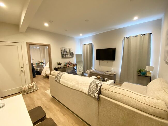 118 Buttonwood St, Unit 1