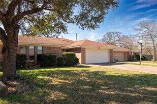 4508 Littleton Ct in Bryan, TX - Building Photo