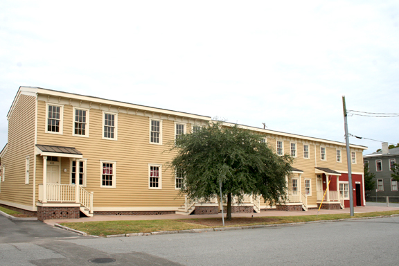 Montgomery Hall Townhouses in Savannah, GA - Foto de edificio - Building Photo