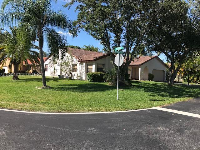 5611 Windover Way in Davie, FL - Building Photo