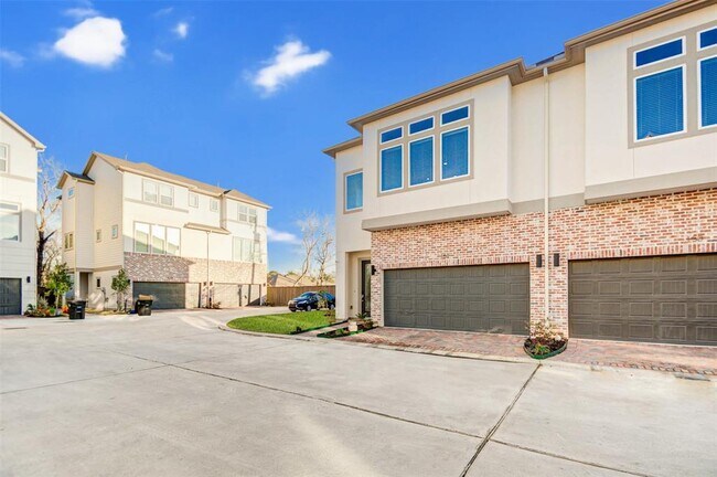 152 Knightsbridge Park Ln in Houston, TX - Building Photo - Building Photo