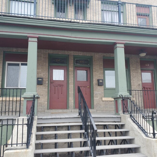 property at 635 W Park St