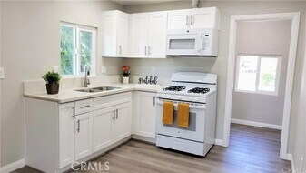 21786 Cottonwood Ave in Moreno Valley, CA - Building Photo