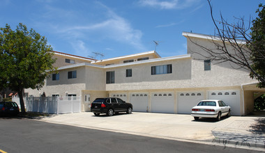 16852 Lynn St in Huntington Beach, CA - Building Photo - Building Photo