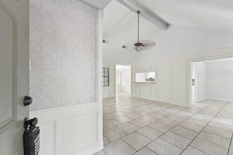 208 Cliffbrook Ln in Cleveland, TX - Building Photo - Building Photo