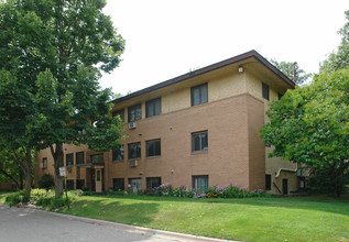 2351 Unity Ave N in Golden Valley, MN - Building Photo - Building Photo