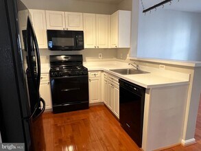 5573 Seminary Rd-Unit -413 in Falls Church, VA - Building Photo - Building Photo