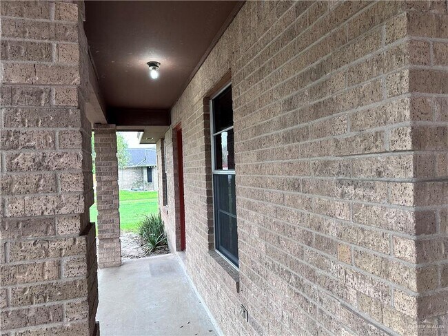 18 Kennedy Ave in McAllen, TX - Building Photo - Building Photo