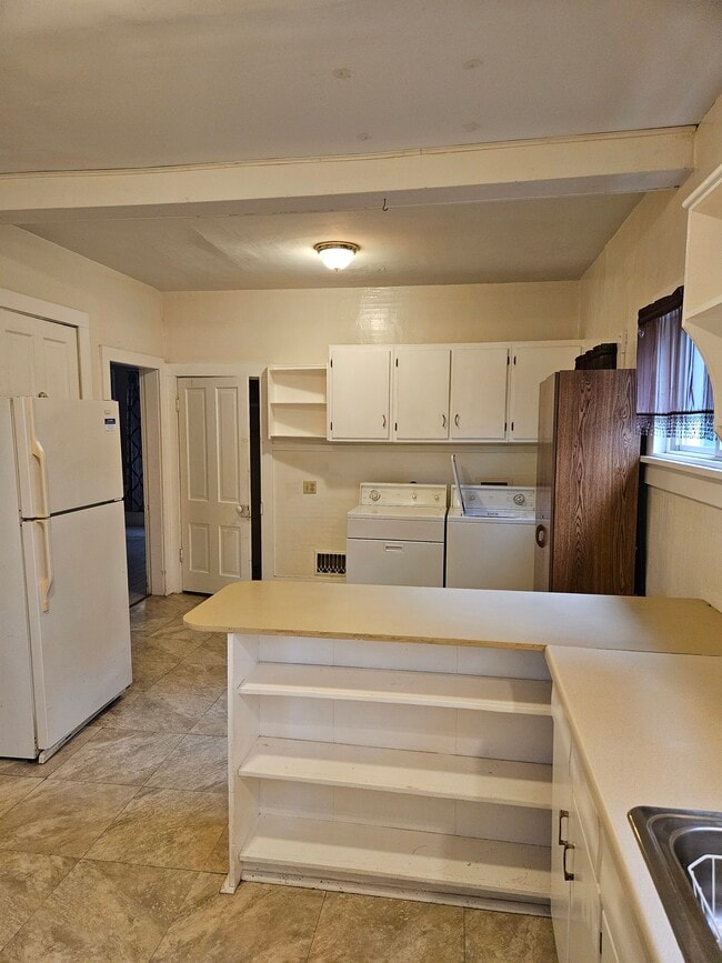 301 N Division St, Unit Downstairs in Mount Vernon, OH - Building Photo - Building Photo