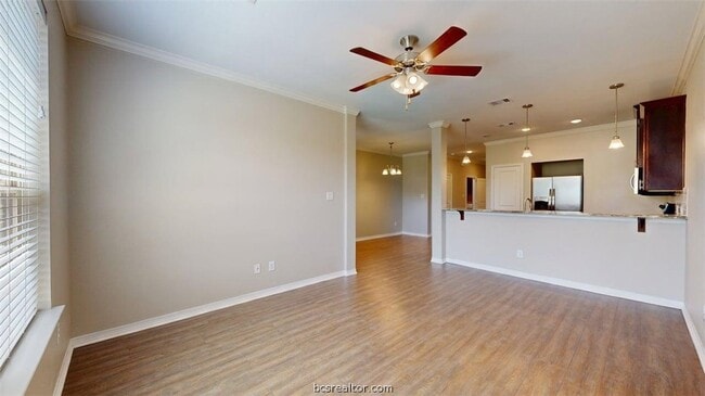 2025 Harvey Mitchell Pkwy S in College Station, TX - Building Photo - Building Photo