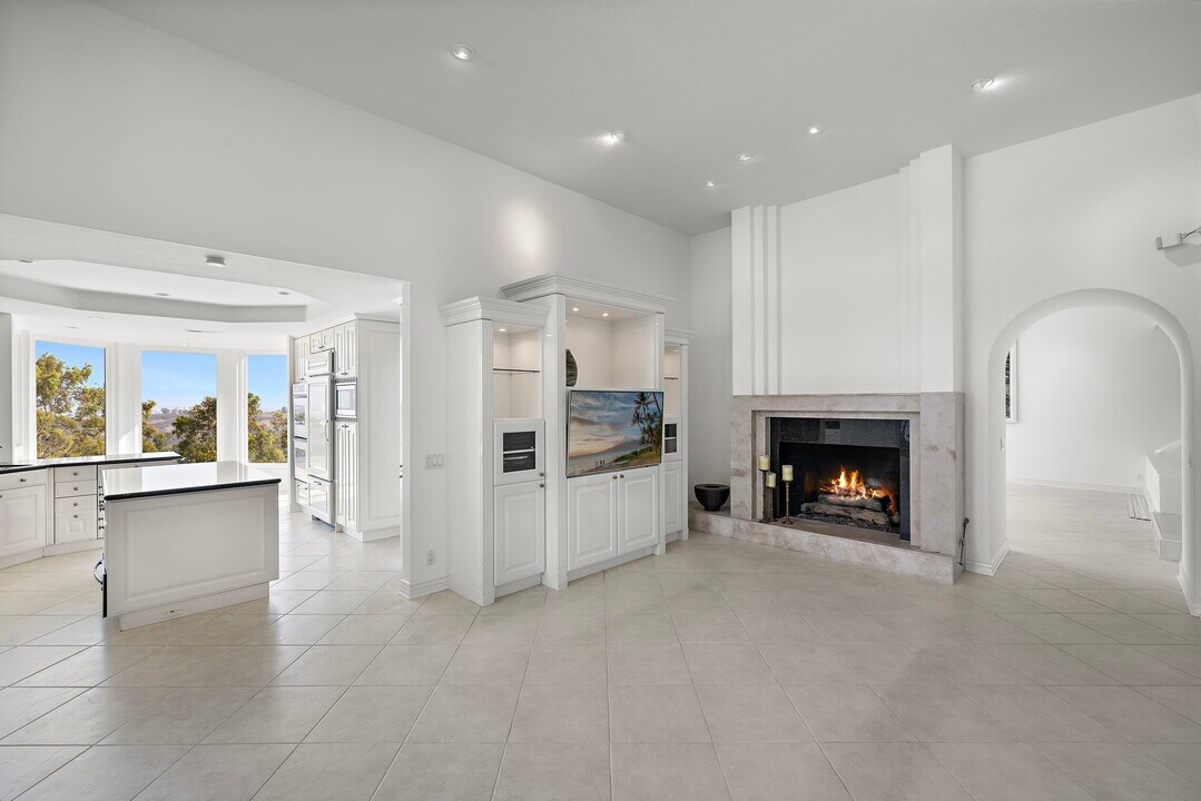 31 St Tropez in Newport Beach, CA - Building Photo