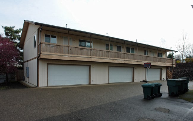 1049-1061 Lookingglass Rd in Roseburg, OR - Foto de edificio - Building Photo