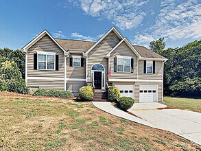 1440 Twin Manor Dr in Loganville, GA - Building Photo - Building Photo