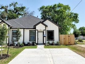 4214 Weaver Rd in Houston, TX - Building Photo