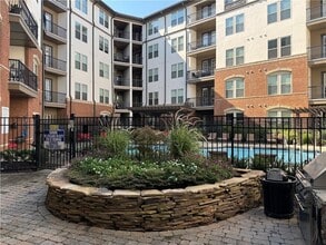 901 Abernathy Rd NE in Sandy Springs, GA - Foto de edificio - Building Photo