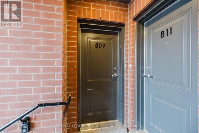 809 Silhouette Private in Ottawa, ON - Building Photo - Building Photo