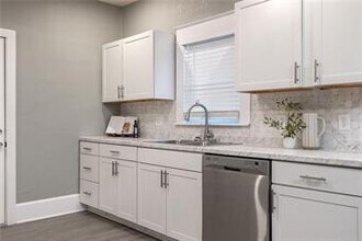 2413 College Ave in Kansas City, MO - Building Photo - Building Photo