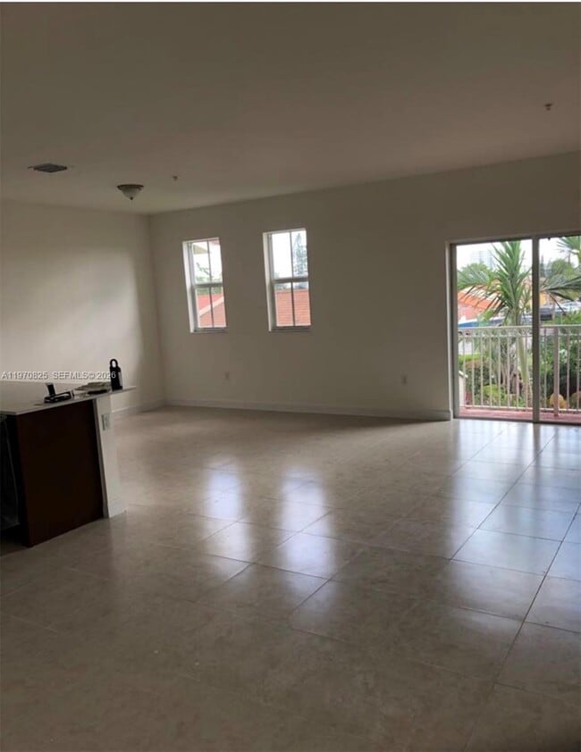 230 NW 109th Ave in Miami, FL - Foto de edificio - Building Photo