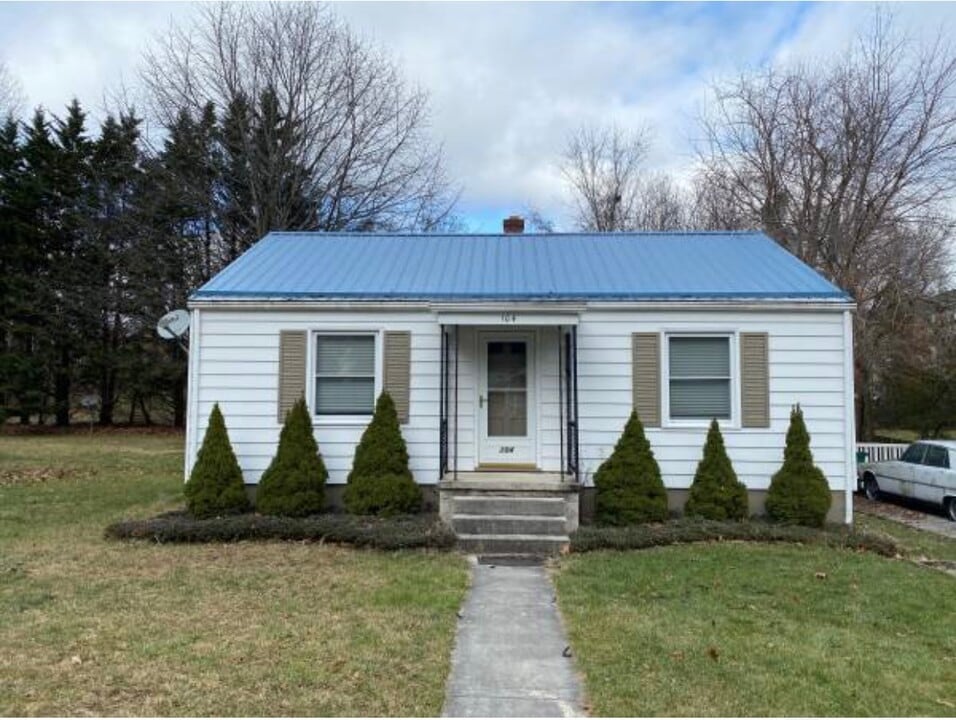 104 Broce Dr in Blacksburg, VA - Building Photo