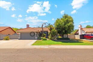 8134 S Jentilly Ln in Tempe, AZ - Building Photo
