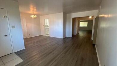 1720 E Ave Q-6 in Palmdale, CA - Building Photo - Building Photo
