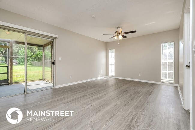 1690 Palm Leaf Dr in Brandon, FL - Foto de edificio - Building Photo