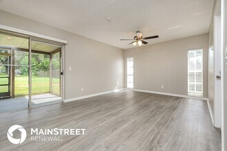 1690 Palm Leaf Dr in Brandon, FL - Foto de edificio - Building Photo