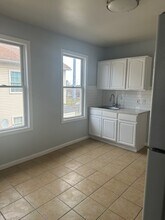 220-222 Beardsley Street, 2nd Floor in Bridgeport, CT - Foto de edificio - Building Photo