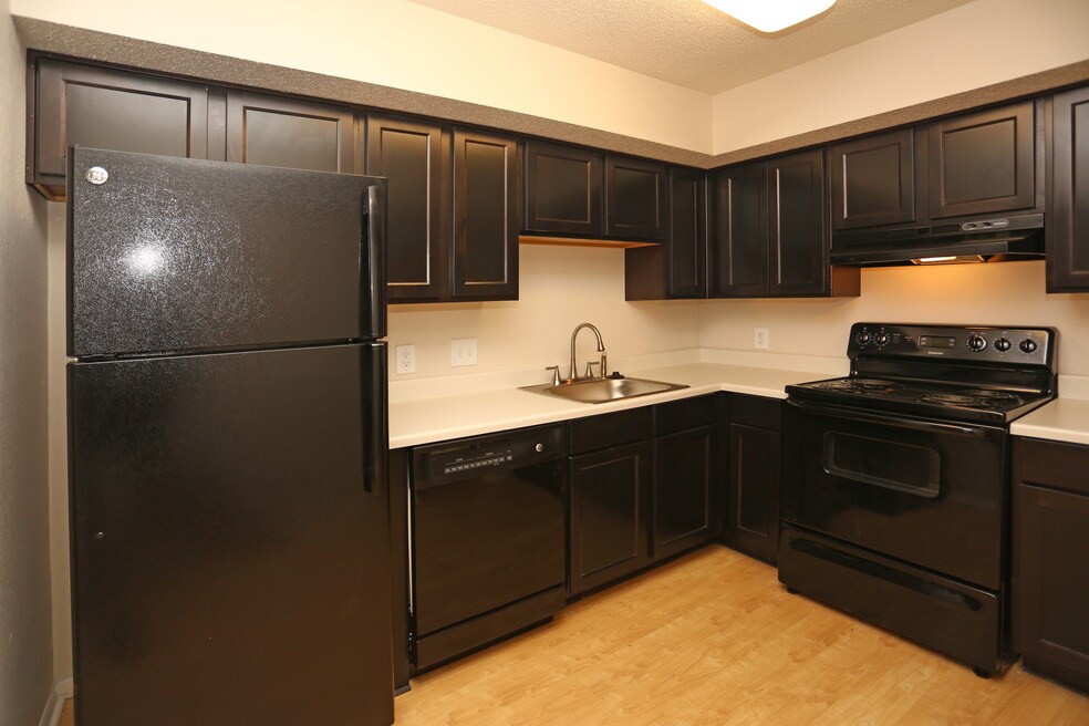 The Retreat Apartments and Nearby Columbia Apartments For Rent