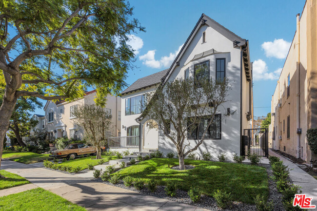 127 N La Peer Dr-Unit -127 in Beverly Hills, CA - Building Photo - Building Photo