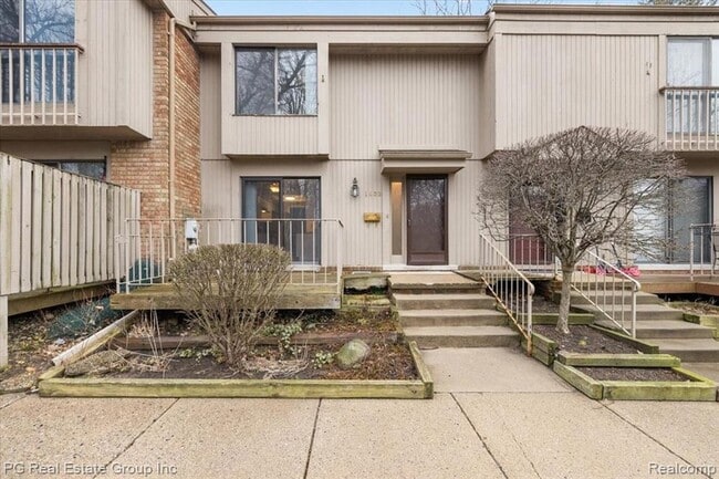 1432 Oakbrook E Dr, Unit 68 in Rochester Hills, MI - Building Photo - Building Photo