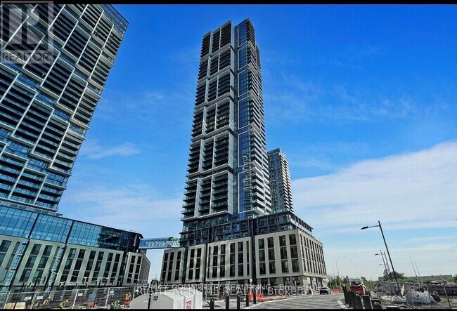 7890 Jane St in Vaughan, ON - Building Photo - Building Photo