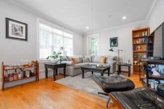 315 College Farm Rd in Waltham, MA - Building Photo - Building Photo