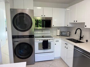 4266 Deste Ct in Greenacres, FL - Building Photo - Building Photo