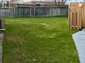 7701 Cortina Crescent in Niagara Falls, ON - Building Photo - Building Photo