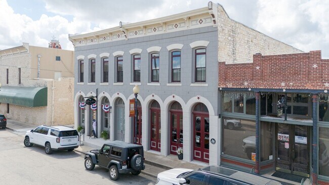 410 E 3rd St in Lampasas, TX - Building Photo - Building Photo