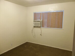 1007 E El Monte Way in Dinuba, CA - Building Photo - Building Photo