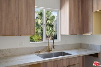 3754 1/2 Veteran Ave in Los Angeles, CA - Building Photo - Building Photo