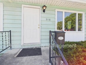 316 Lynn Dr in Cuyahoga Falls, OH - Building Photo - Building Photo