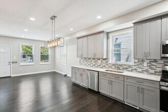 526 Roxboro Pl NW in Washington, DC - Building Photo - Building Photo