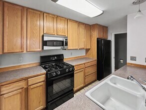 3601 Raspberry Rd in Anchorage, AK - Building Photo - Building Photo