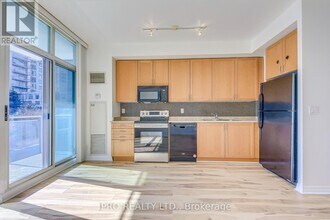 220-220 Burnhamthorpe Rd W in Mississauga, ON - Building Photo - Building Photo