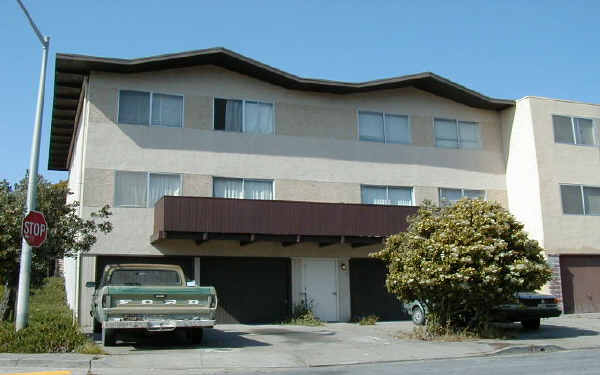 990 Nora Way in South San Francisco, CA - Building Photo - Building Photo